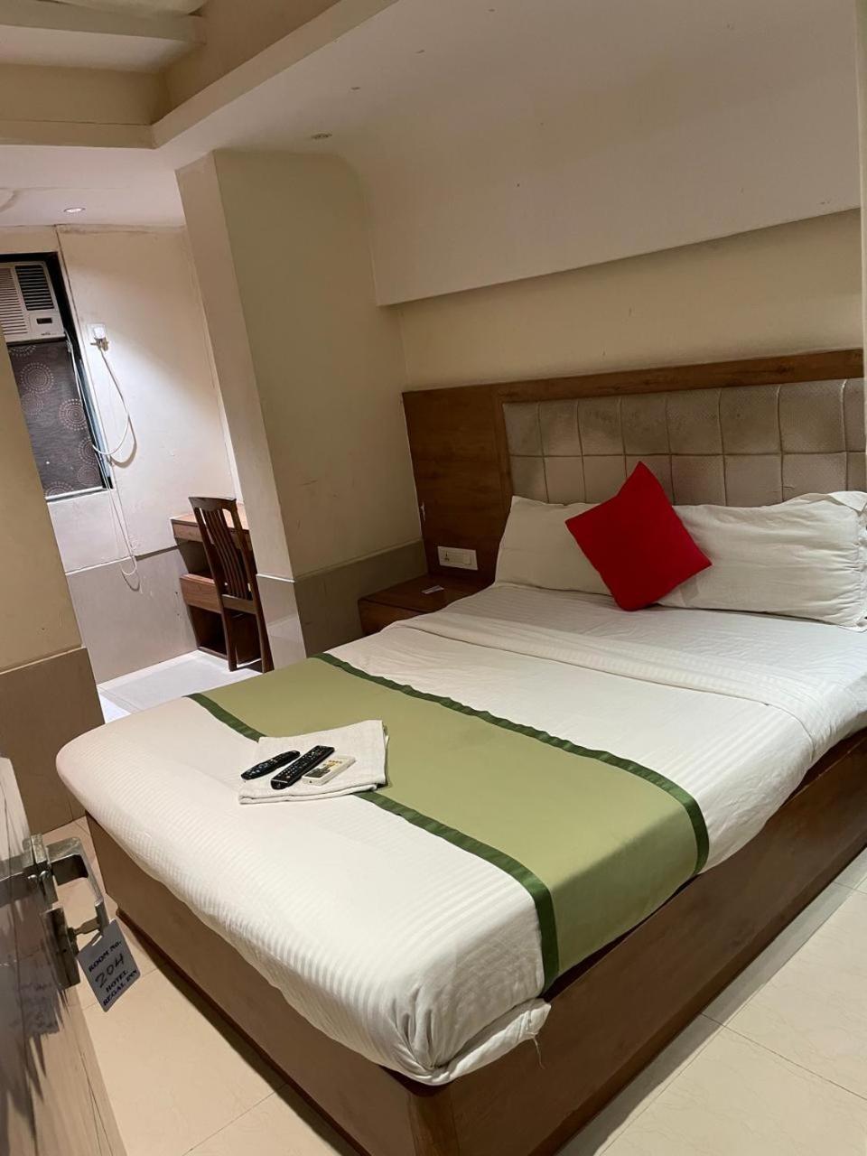 Glitz Hotels Regal International - Nr International Airport Mumbai — Photos 2